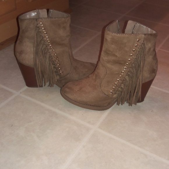 Super cute tan booties - Picture 1 of 4